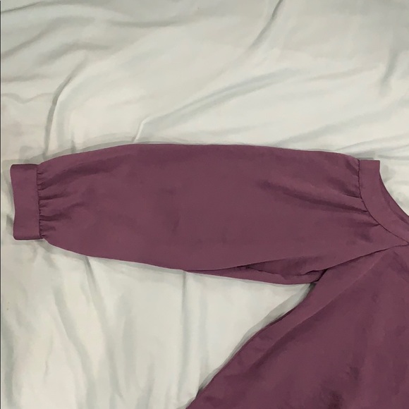 Express Balloon, Cold Shoulder sleeve top - Picture 2 of 4